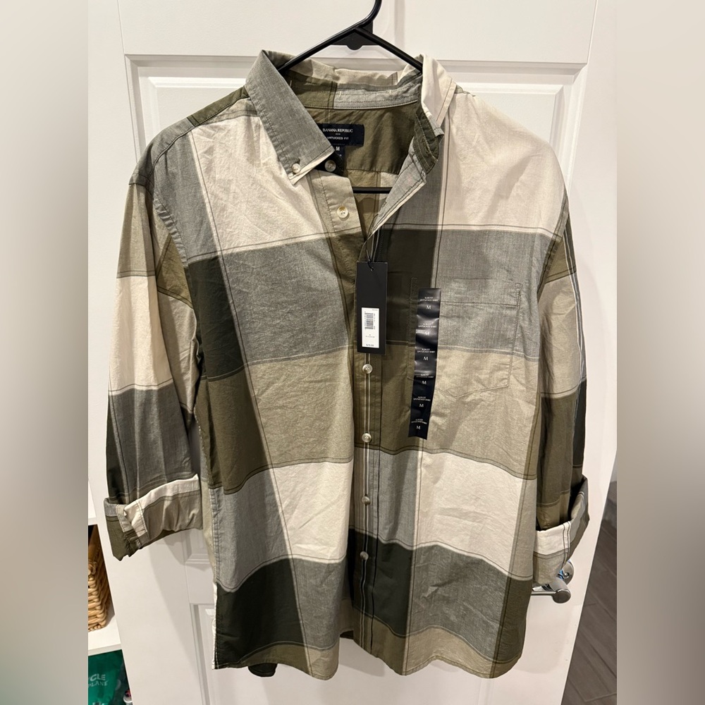 Banana Republic Men's Casual Plaid Shirt in Olive and Beige
